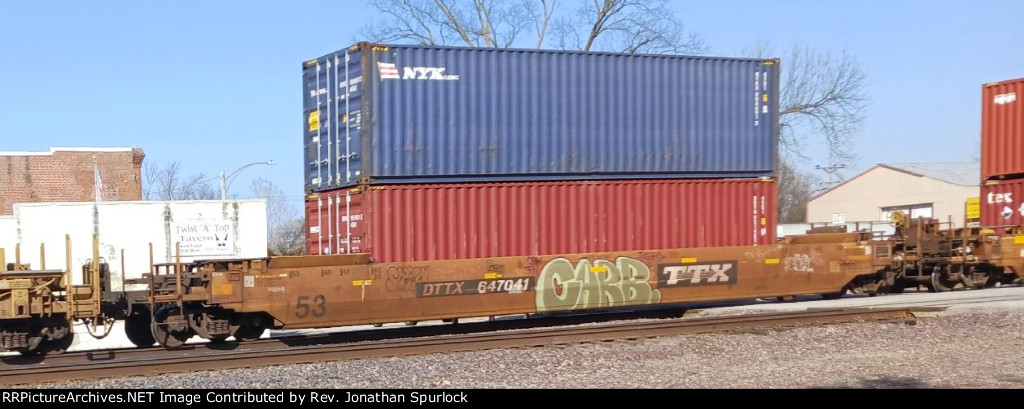 DTTX 647041 and two containers